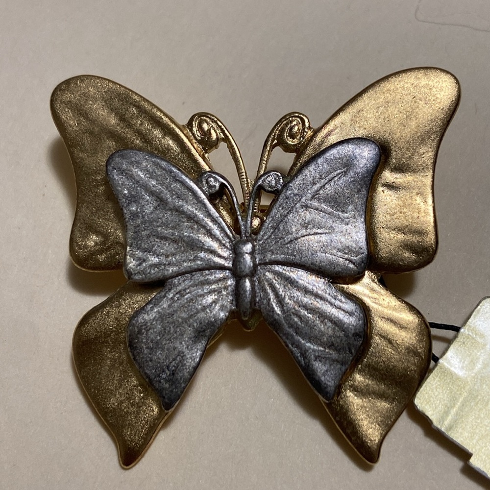 Butterfly metal brooch - Picture 3 of 8
